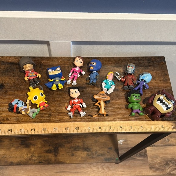 Random toy figure lot - 13 total figures - Picture 5 of 5
